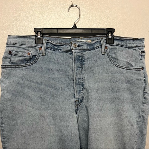 Levi's Women's Ribcage Straight Leg Jeans in Light Wash Blue Size 22W - Picture 2 of 9